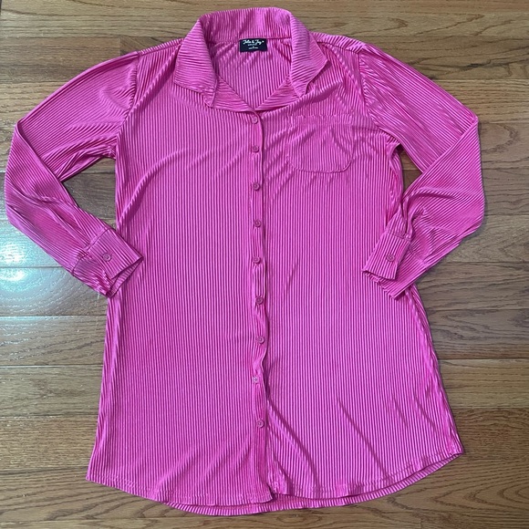 Women’s Top- Medium (pink) - Picture 5 of 5
